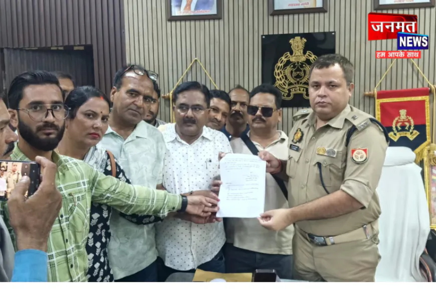बहराइच: महिला पत्रकारों से अभद्रता के विरोध में पत्रकार संगठन एकजुट, जिलाधिकारी को सौंपा ज्ञापन