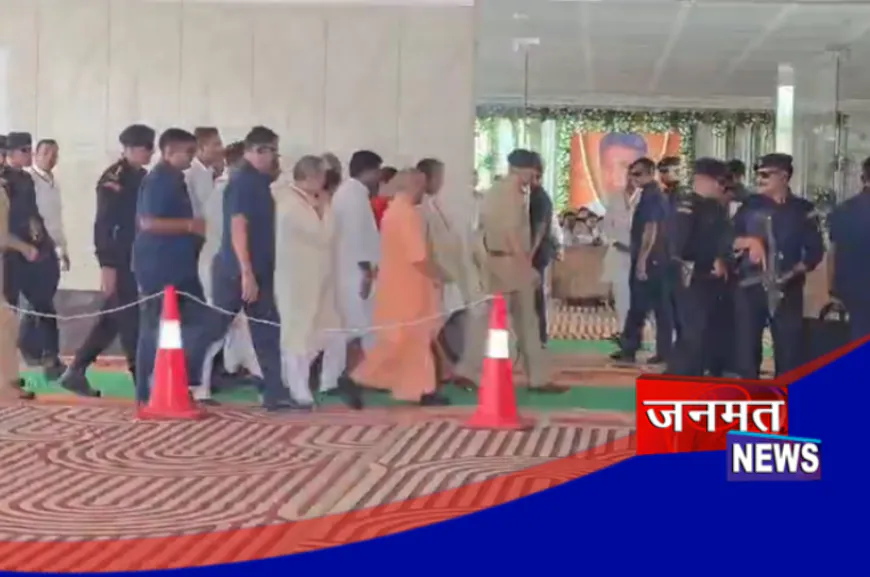 बुलंदशहर: दिवंगत विधायक अनिल शर्मा के परिजनों से मिले सीएम योगी, शिकारपुर पहुंचकर जताया शोक