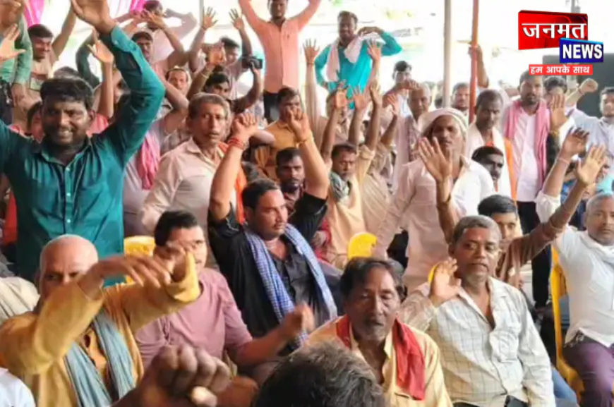 चंदौली में फल-सब्जी कारोबारियों का अनिश्चितकालीन धरना शुरू, वेंडिंग जोन बनाने की मांग