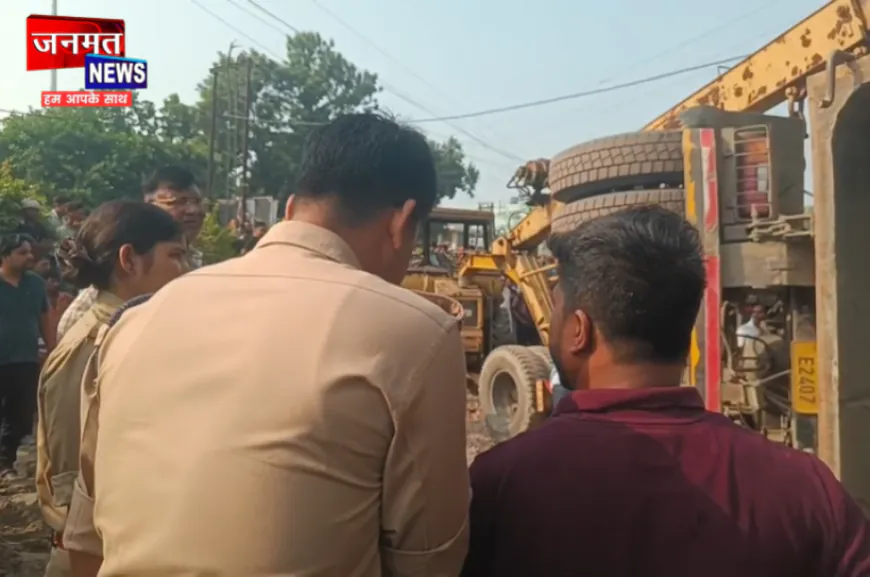 बुलंदशहर: झुग्गी पर पलटा बदरपुर से भरा डंपर, अंदर फंसा एक बच्चा; रेस्क्यू में जुटा पुलिस-प्रशासन