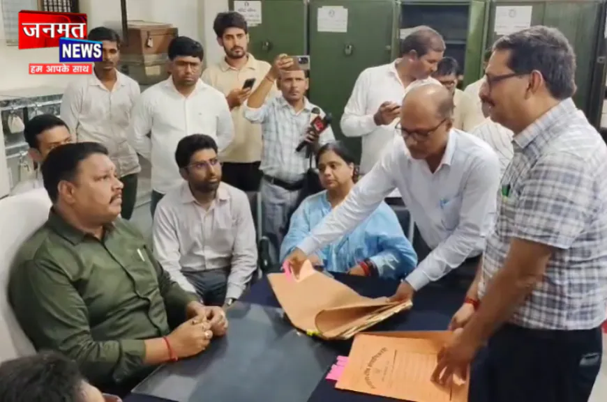 कुशीनगर के नवागत डीएम संजय चौहान ने संभाला कार्यभार, विकास कार्यों को देंगे प्राथमिकता