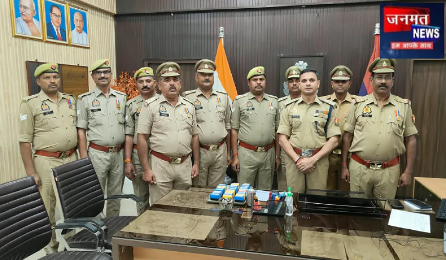 हरदोई पुलिस विभाग के अधिकारियों एवं कर्मचारियों को सेवा पदक लगाकर किया सम्मानित, पुलिसकर्मियों में दिखा उत्साह