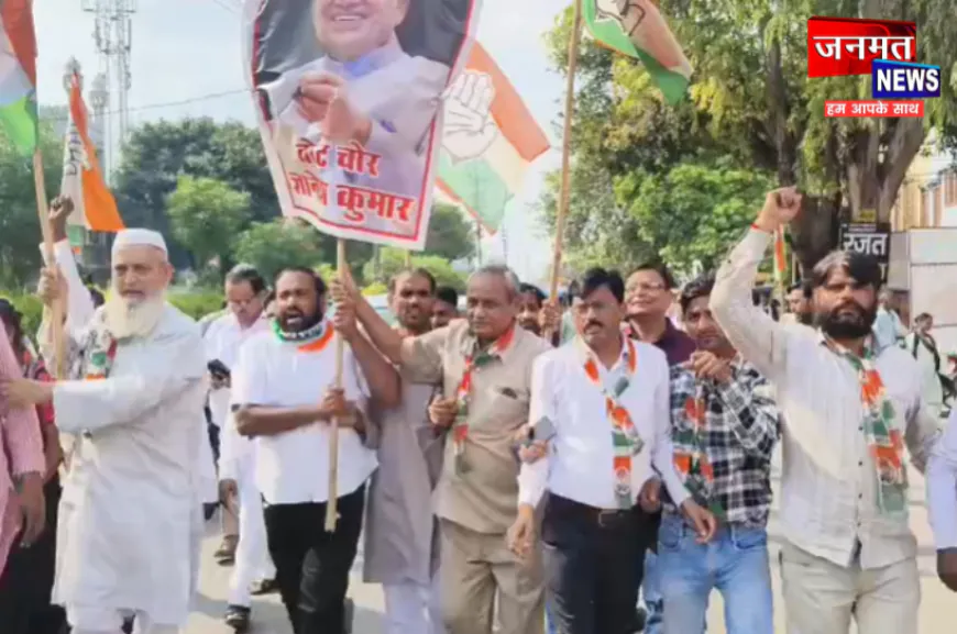एटा: कांग्रेसियों ने फूंका CEC का पुतला, SIR में गड़बड़ी का आरोप लगाते हुए प्रदर्शन; पुलिस से झड़प