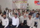 प्रतापगढ़ लेखपाल संघ ने तहसील में शुरू किया धरना, मांगों को लेकर प्रदर्शन व नारेबाजी