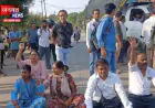 फर्रुखाबाद: मांगो को लेकर लखनऊ जा रहे NHM कर्मचारियों को पुलिस ने रोका, नाराज़ कर्मचारियों ने जाम किया रोड