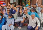 अयोध्या जिला अस्पताल के सफाई कर्मचारी हड़ताल पर, दो महीने का वेतन न मिलने से हैं नाराज