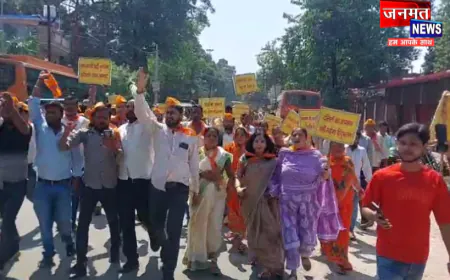 हरदोई: जिला पंचायत अध्यक्ष पर सपा नेता की जातिसूचक टिप्पणी पर बवाल, भाजपा महिला मोर्चा ने फूंका पुतला