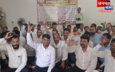 प्रतापगढ़ लेखपाल संघ ने तहसील में शुरू किया धरना, मांगों को लेकर प्रदर्शन व नारेबाजी