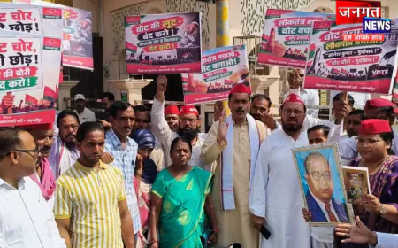 शाहजहांपुर में सपा के कार्यकर्ताओं ने किया पैदल मार्च, ‘वोट बचाओ-देश बचाओ’ का दिया संदेश