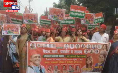 प्रतापगढ़ में सपा कार्यकर्ताओं का पैदल मार्च, मतदान प्रक्रिया में पारदर्शिता की मांग को लेकर सौंपा ज्ञापन