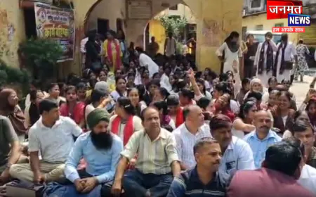 बरेली: NHM के संविदाकर्मियों ने मांगों को लेकर अपनाया कड़ा रुख, अनिश्चित कालीन धरना प्रदर्शन की धमकी