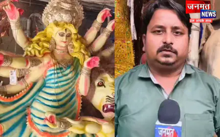 प्रतापगढ़ में दुर्गा पूजा की तैयारियां जोरों पर, चिलबिला हनुमान मंदिर परिसर में बन रही भव्य प्रतिमाएं
