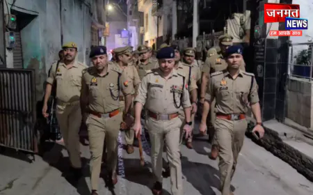संभल में नवरात्रि से पहले सुरक्षा व्यवस्था कड़ी, पुलिस ने किया फ्लैग मार्च; 5 हजार अपराधियों का सत्यापन