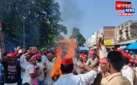 बहराइच में वोट बचाओ–देश बचाओ अभियान समाप्त, पूर्व मंत्री के साथ सपा कार्यकर्ताओं ने निकाला पैदल मार्च