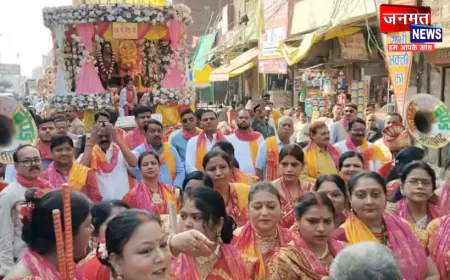 प्रतापगढ़ श्री रामलीला समिति ने निकाली भव्य शिव बारात, भक्तगणों ने जगह-जगह की बारातियों की आरती
