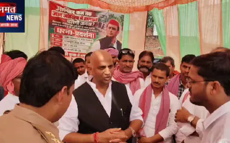 चंदौली: NH-24 पर पटरी की मांग को लेकर पूर्व विधायक ने दिया धरना, बड़े आन्दोलन की चेतावनी