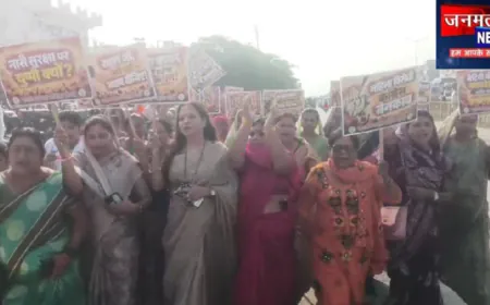 चंदौली: छात्राओं से यौन उत्पीड़न के मामले में कांग्रेस के खिलाफ भाजपा महिला मोर्चा का प्रदर्शन, निकाली विरोध रैली