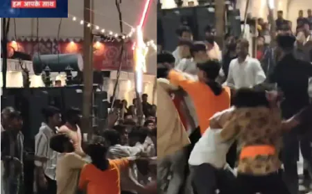 फर्रुखाबाद में दबंगों को नहीं है पुलिस का खौफ, राम बारात में दो गुटों के बीच हुई जमकर मारपीट