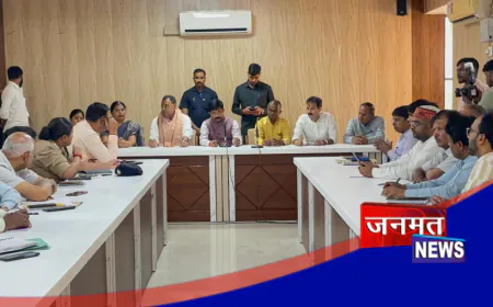 मिर्जापुर के प्रभारी मंत्री ने अधिकारियों के साथ की बैठक, मुख्यमंत्री के जनपद आगमन को लेकर दिए निर्देश