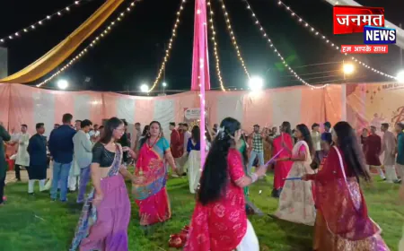 महराजगंज: सोनौली के राजीव गांधी कॉलेज में डांडिया-गरबा की धूम, भक्ति गीतों पर थिरके विद्यार्थी