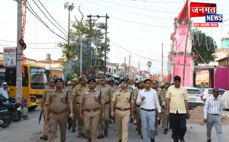सिद्धार्थनगर में डीएम व एसपी ने किया फ्लैग मार्च, सुरक्षा व्यवस्था का लिया जायजा