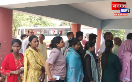 प्रतापगढ़ में एमएलसी चुनाव: लालगंज समेत कई ब्लॉकों में मतदान को लेकर दिखा उत्साह, केंद्रों पर लगी कतारें