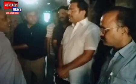 शाहजहांपुर: आग में राख हुई राममूर्ति की गृहस्थी, मदद को आगे आया VIP ग्रुप; उपलब्ध कराई सहायता