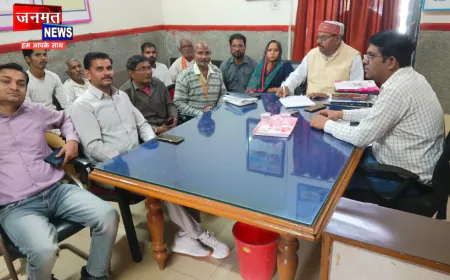 हाथरस रेलवे स्टेशन पर रेल यात्रियों से किया गया जनसंवाद, सुझाव लेकर सुविधाएं बेहतर बनाने पर दिया जोर