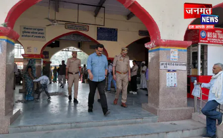 हाथरस: SP GRP ने रेलवे स्टेशन की चौकी का किया औचक निरीक्षण, गंदगी मिलने पर जताई नाराजगी