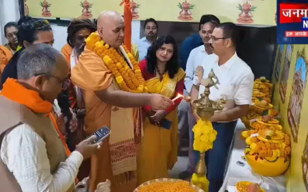 प्रतापगढ़: शंकराचार्य अधोक्षजानंद देव तीर्थ ने की सीएम योगी की सराहना, कहा- सनातन धर्म को मिली है नई पहचान