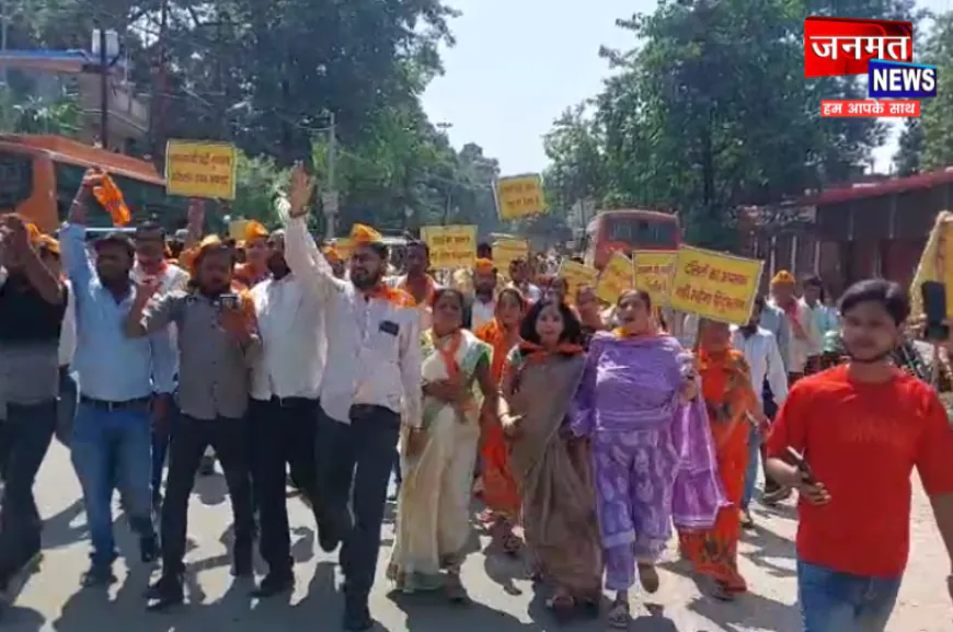 हरदोई: जिला पंचायत अध्यक्ष पर सपा नेता की जातिसूचक टिप्पणी पर बवाल, भाजपा महिला मोर्चा ने फूंका पुतला