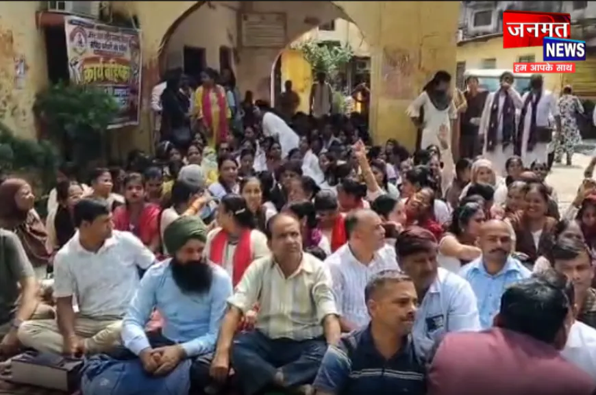 बरेली: NHM के संविदाकर्मियों ने मांगों को लेकर अपनाया कड़ा रुख, अनिश्चित कालीन धरना प्रदर्शन की धमकी
