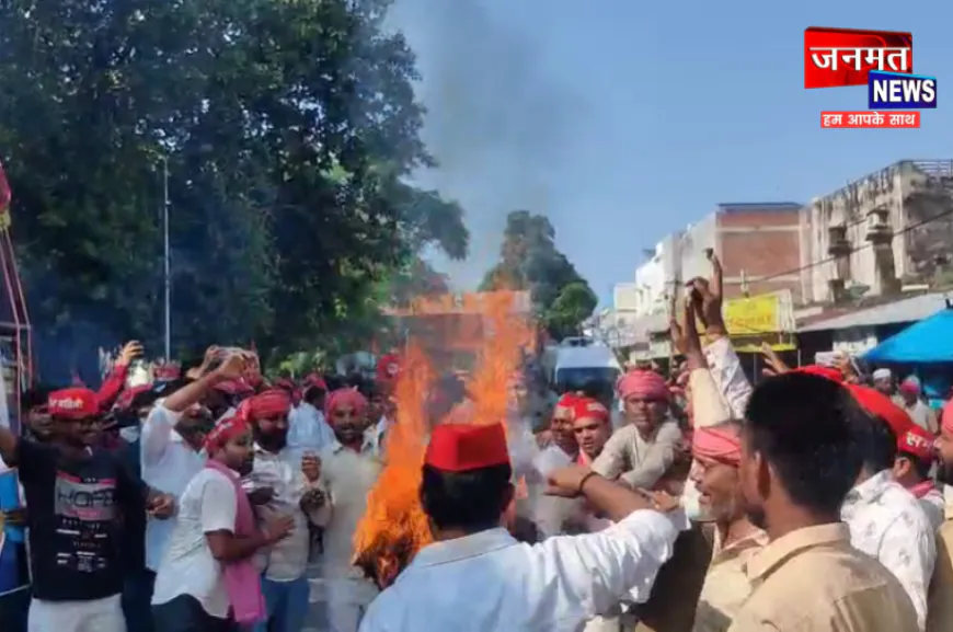 बहराइच में वोट बचाओ–देश बचाओ अभियान समाप्त, पूर्व मंत्री के साथ सपा कार्यकर्ताओं ने निकाला पैदल मार्च