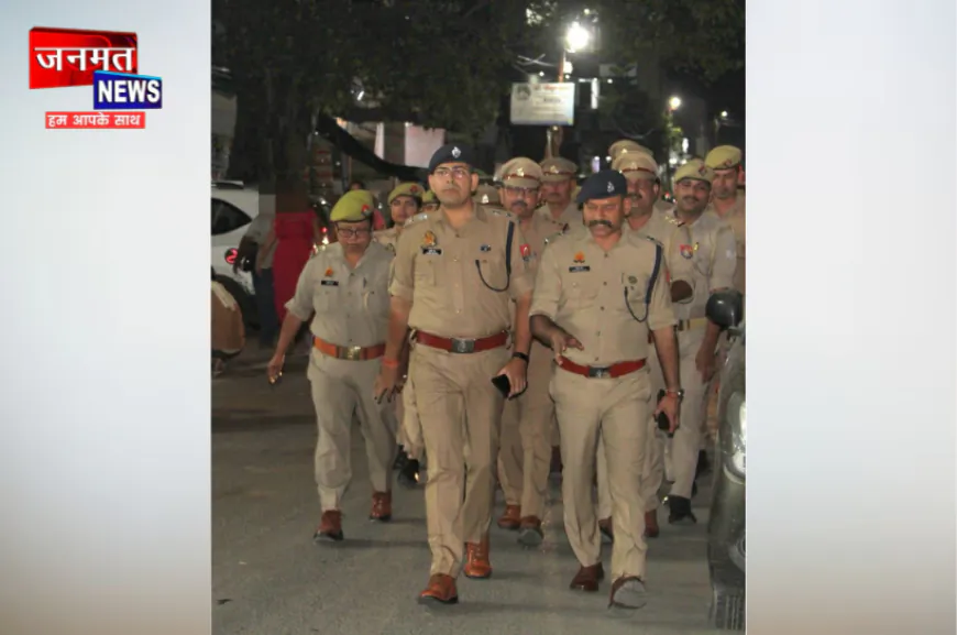 पीलीभीत में नवरात्रि को लेकर अलर्ट, SP और ASP ने किया पैदल गश्त; परखी मंदिरों की सुरक्षा