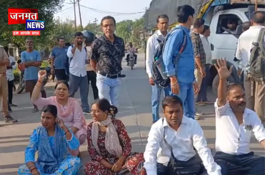 फर्रुखाबाद: मांगो को लेकर लखनऊ जा रहे NHM कर्मचारियों को पुलिस ने रोका, नाराज़ कर्मचारियों ने जाम किया रोड