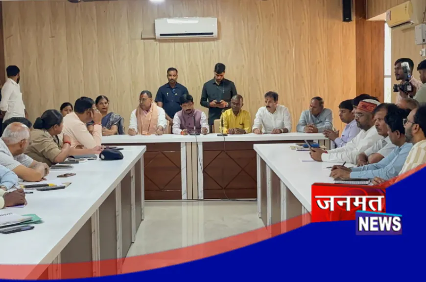 मिर्जापुर के प्रभारी मंत्री ने अधिकारियों के साथ की बैठक, मुख्यमंत्री के जनपद आगमन को लेकर दिए निर्देश