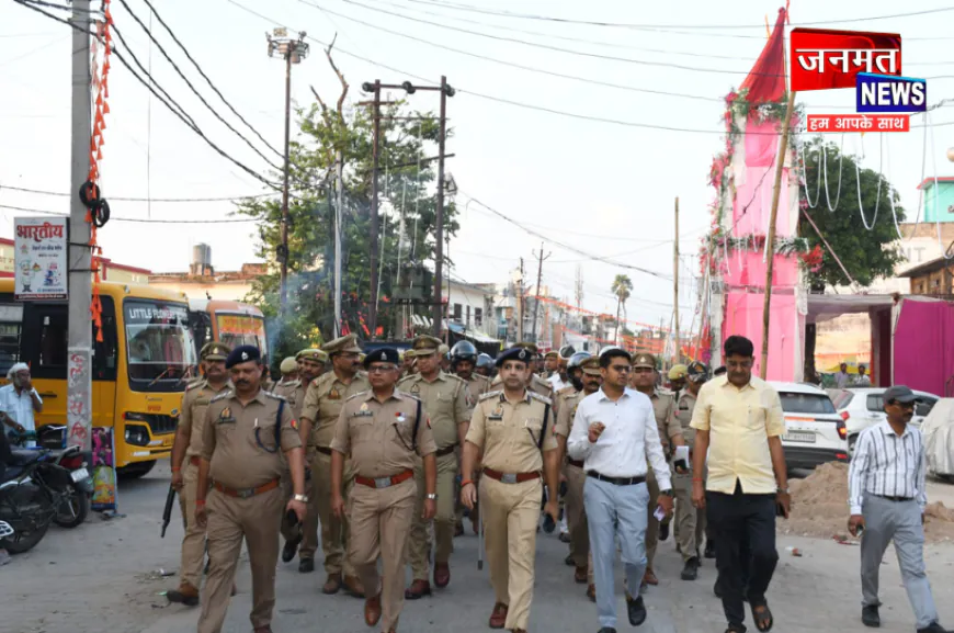 सिद्धार्थनगर में डीएम व एसपी ने किया फ्लैग मार्च, सुरक्षा व्यवस्था का लिया जायजा