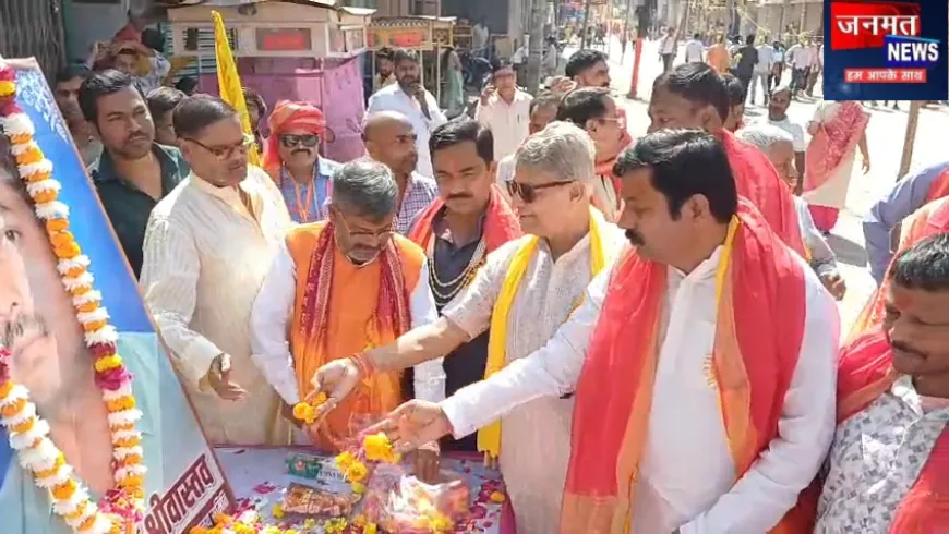अयोध्या के दुर्गा पूजा एवं रामलीला समिति के संस्थापक दीपक श्रीवास्तव को दी गई श्रद्धांजलि, उमड़ा जनसैलाब