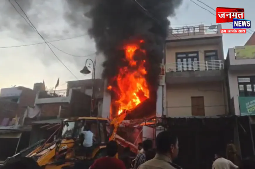 प्रतापगढ़ के हीरागंज बाजार में गारमेंट्स की दुकान में लगी भीषण आग, मची अफरातफरी; कारण स्पष्ट नहीं